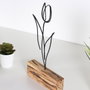 Aberto Design M-036 Objeto Decorativo de Metal Negro con Base de Madera 17 x 30 x 3.5 cm